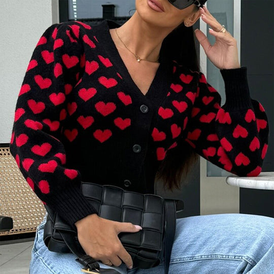 Damen Strickjacke mit Herzmotiv und dekorativen Knöpfen EB