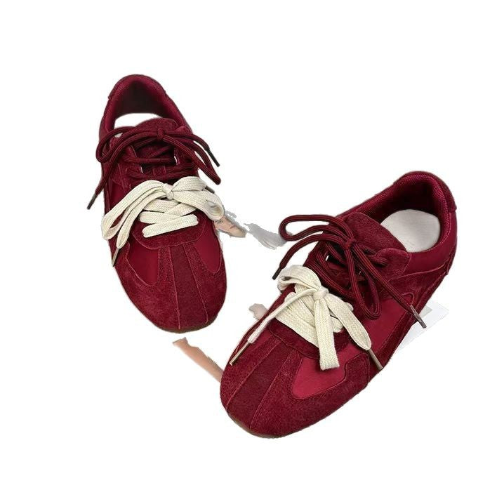 Damen Sportliche Sneakers mit weichem Wildleder-Obermaterial und modischem Schnürsystem EB