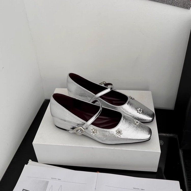 Damen modische Mary Jane Ballerinas mit eleganter Breite und verziertem Design EB