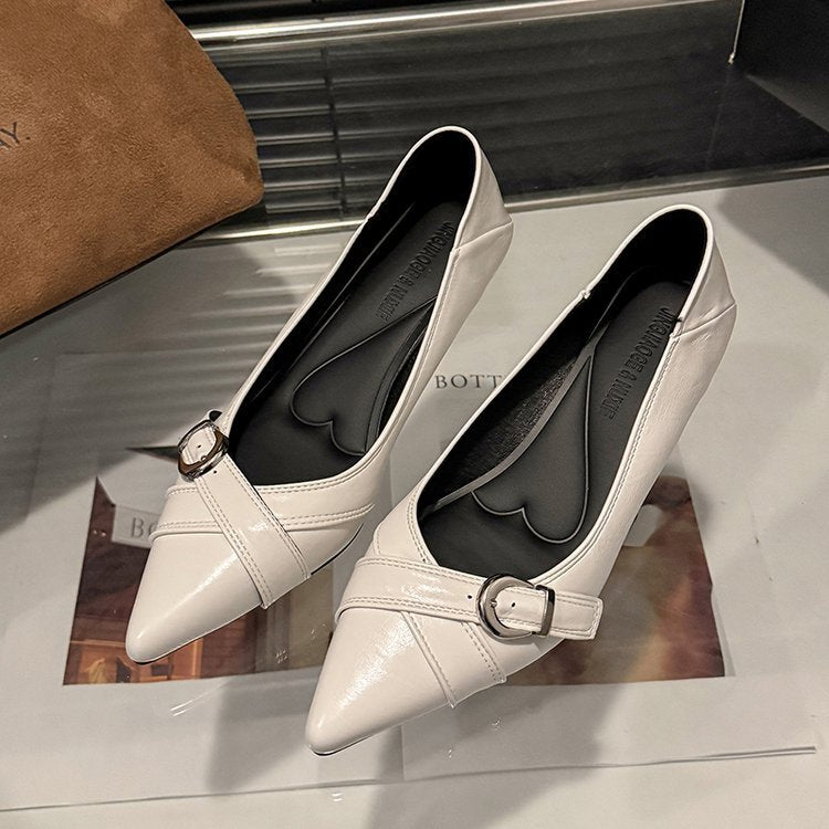 Damen elegante Pumps mit dekorativem Schnallenverschluss und spitzem Design EB