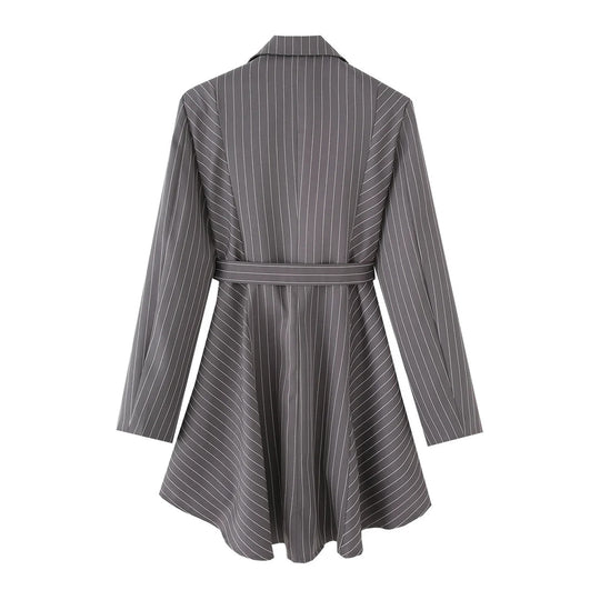 Damen gestreifte Blazerjacke mit definiertem Taillenschnitt und elegantem Gürtel EB