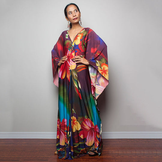 Damen Maxikleid mit kunstvollem Pfauenmuster und seitlichen Schlitzen Heidi Mode