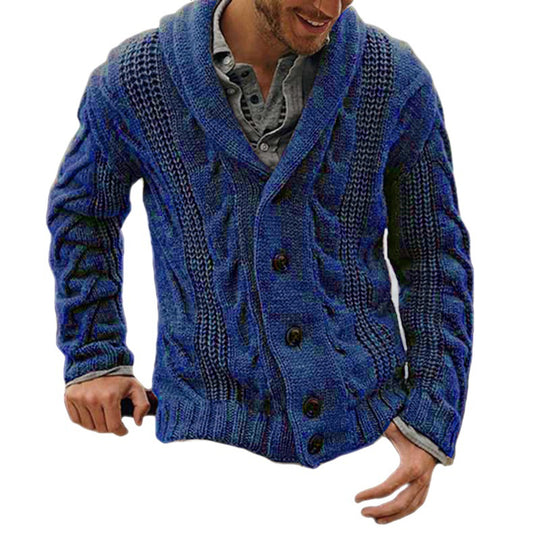 Herren Strickjacke mit modernem Zopfmuster und hohem Kragen EB