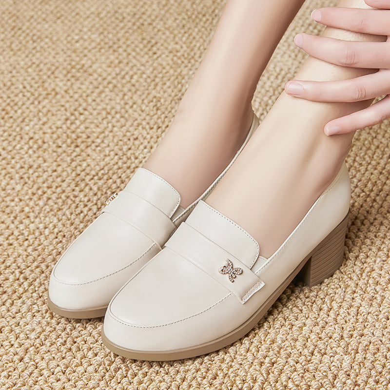 Damen Elegante und komfortable Mokassins mit modischem Schmuckdetail EB