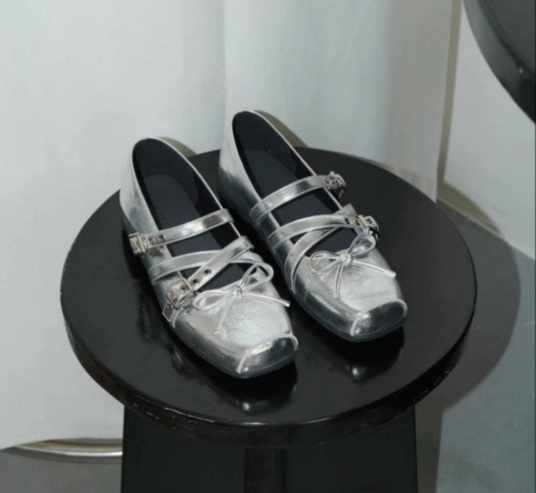 Damen Ballerina-Schuhe mit verspieltem Kreuzriemen und eleganter Schnallenverzierung EB