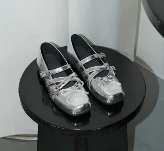 Damen Ballerina-Schuhe mit verspieltem Kreuzriemen und eleganter Schnallenverzierung EB