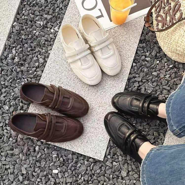Damen bequeme Mokassins mit doppelten Riemen und eleganter Oberflächenstruktur EB