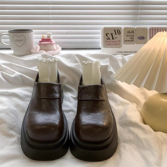 Damen Clogs mit anspruchsvollem Design und extravaganten Details EB