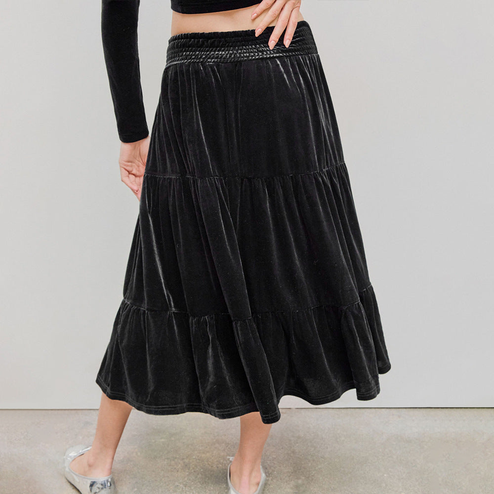 Damen Samtiges zweiteiliges Set mit gerafftem Bustier-Crop und stufigem Midirock Eichborn Berlin