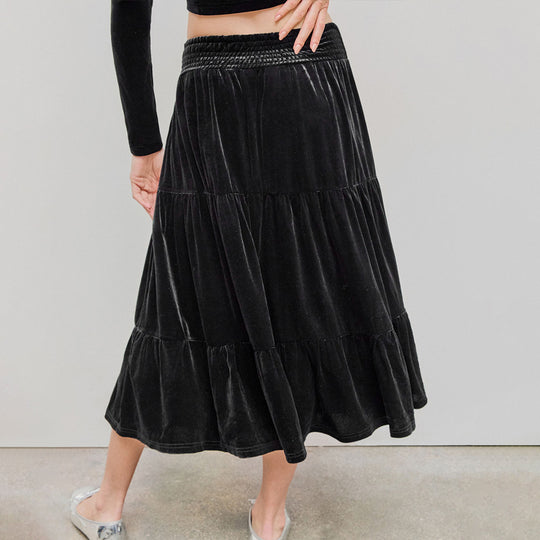 Damen Samtiges zweiteiliges Set mit gerafftem Bustier-Crop und stufigem Midirock Eichborn Berlin