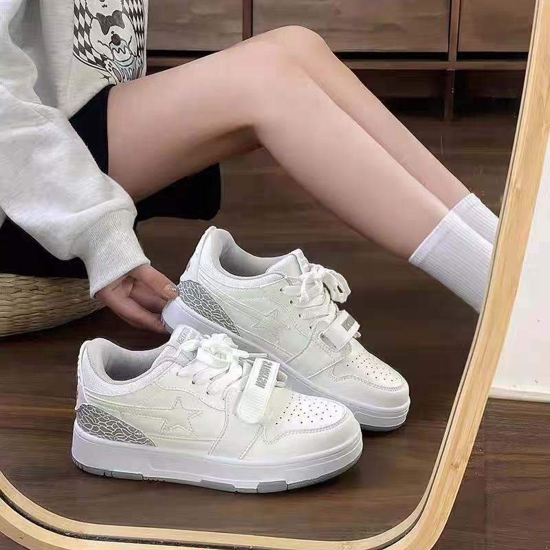 Damen Sportliche Sneakers mit strapazierfähigem Obermaterial und rutschfester Sohle EB