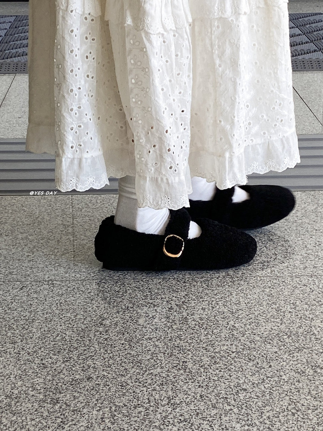 Damen Flauschige Hausschuhe mit eleganter Schnallen-Applikation EB