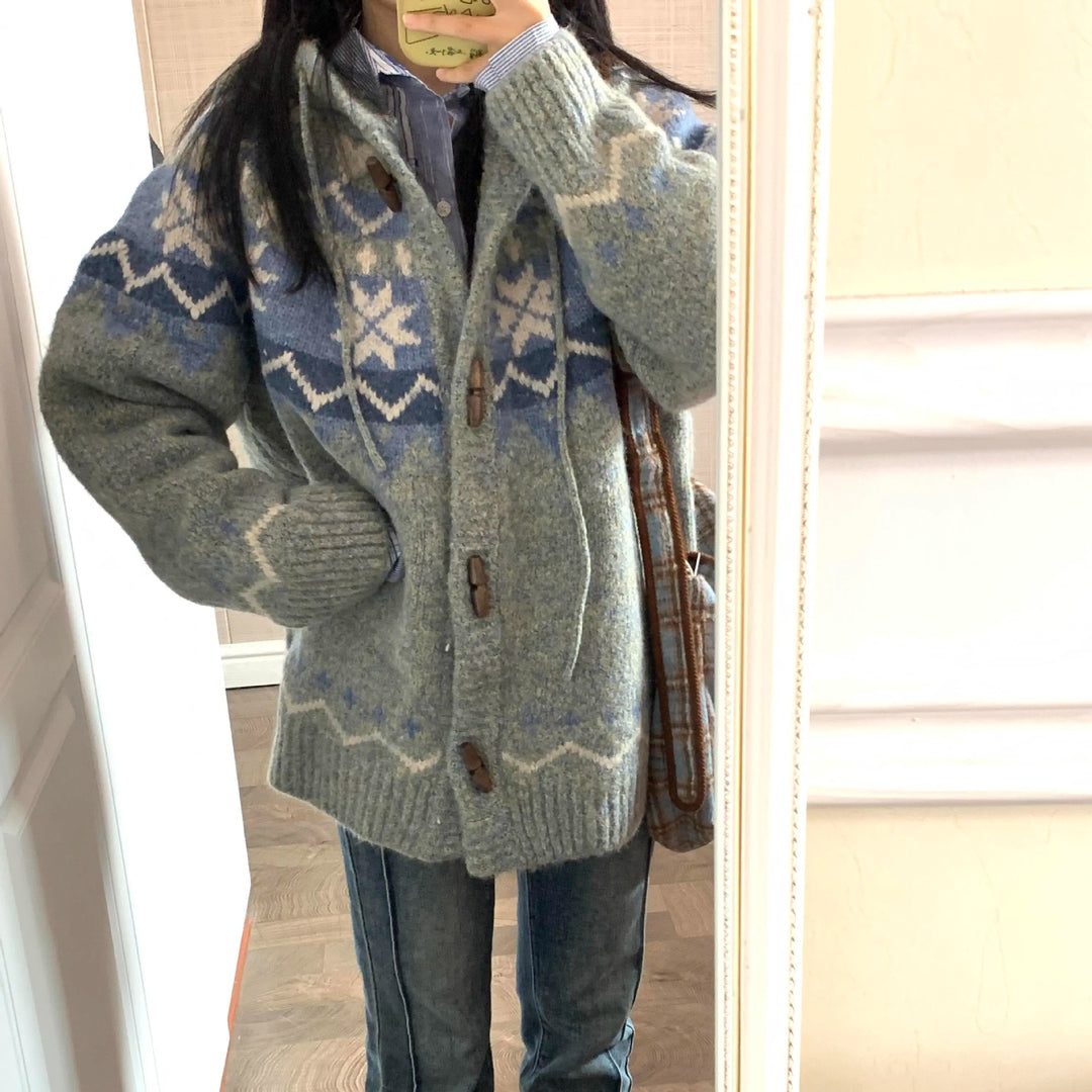 Damen kuschelige Strickjacke mit hohem Kragen und Ornamenten EB