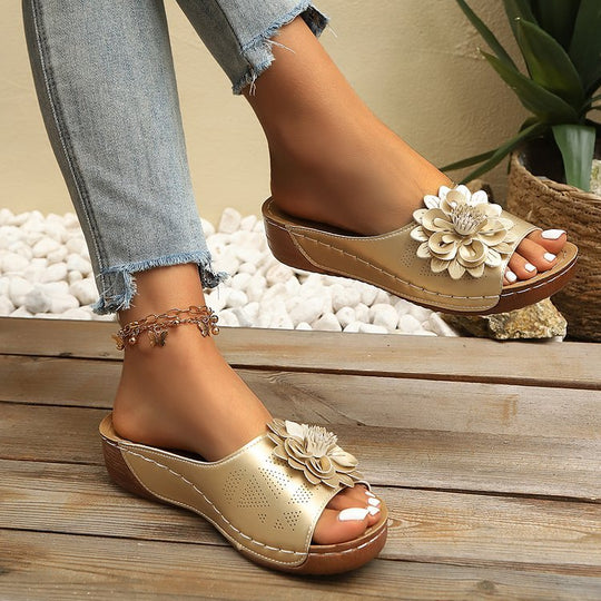 Damen Komfortable und dekorative Mules mit floralem Design EB
