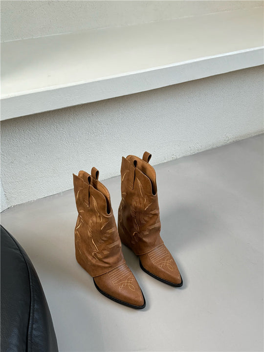Damen Cowboy-Stiefel mit gerafftem Schaft und filigranen Nähten EB