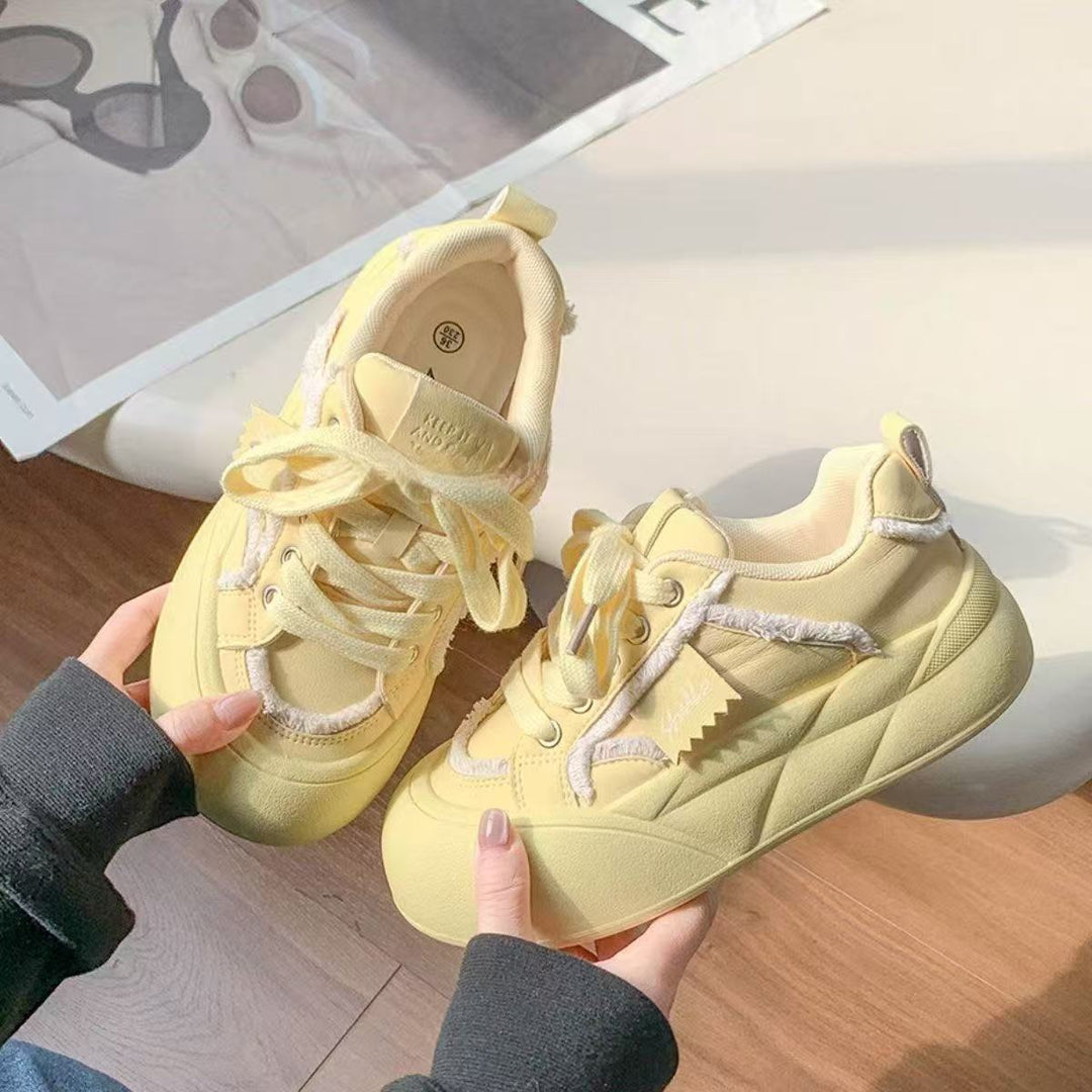 Damen Sportliche Chunky Sneakers mit einzigartigen Design-Elementen EB