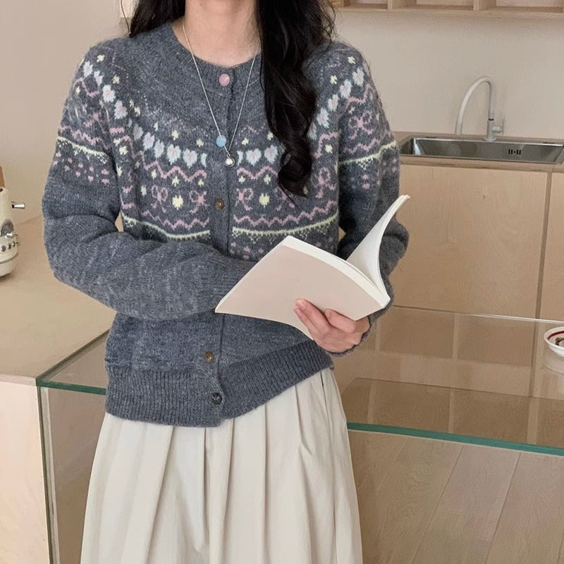 Damen Strickjacke mit festlichem Muster und modischen Knöpfen EB