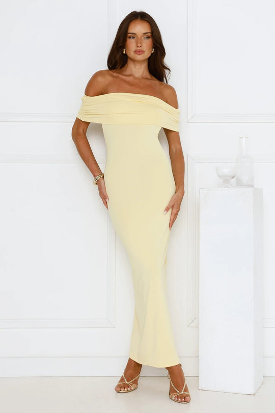 Damen Elegantes Maxikleid mit Off-Shoulder Schnitt und figurbetonter Passform EB