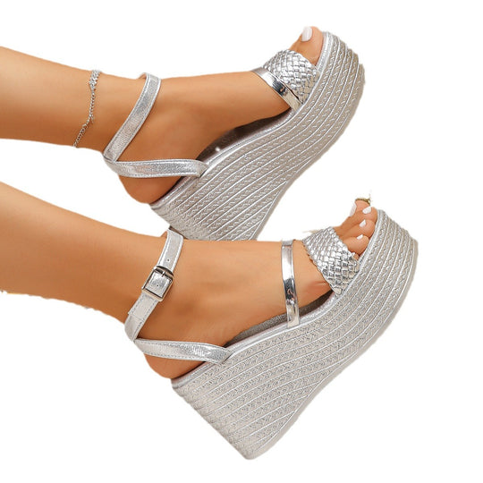 Damen nan Keil-Plateau-Sandalette mit geflochtenem Vorderblatt, Glanzriemen und verstellbarem Knöchelriemen EB