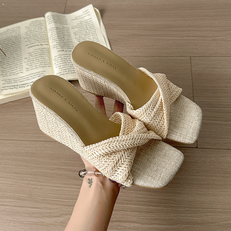 Damen Elegante und komfortable Wedgesandalen mit modischem Knöchelriemen EB
