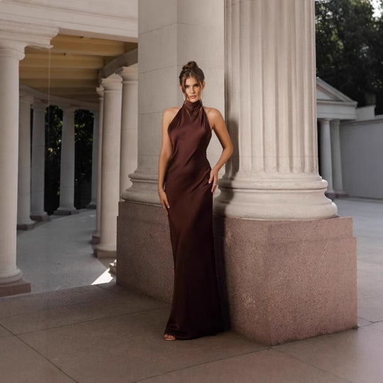 Damen Abendkleid mit elegantem Rückenausschnitt und fließendem Stoff EB
