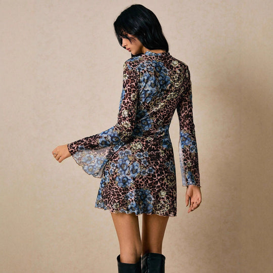 Damen nan figurbetontes Netz-Minikleid mit Leoparden- und Blumenprint, Stehkragen und Trompetenärmeln EB