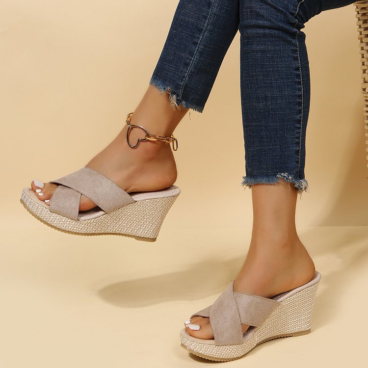 Damen Wedge-Sandalen mit großzügigem Cross-Riemendesign und gepolsterter Sohle EB