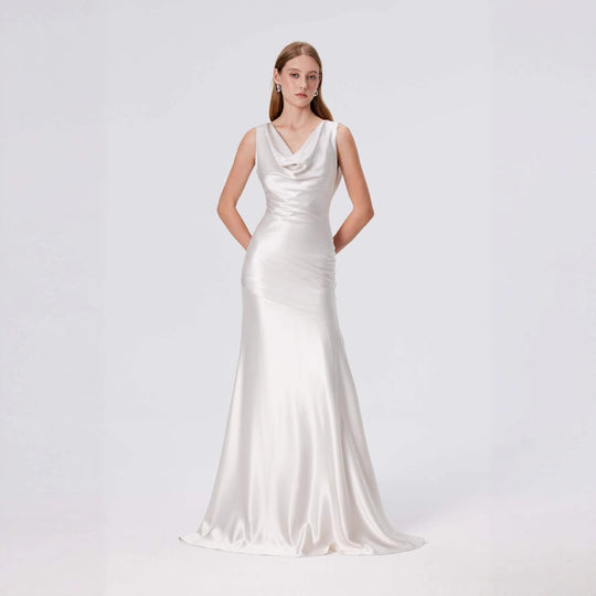 Damen elegantes Abendkleid mit fließendem Satin und raffiniertem Ausschnitt EB