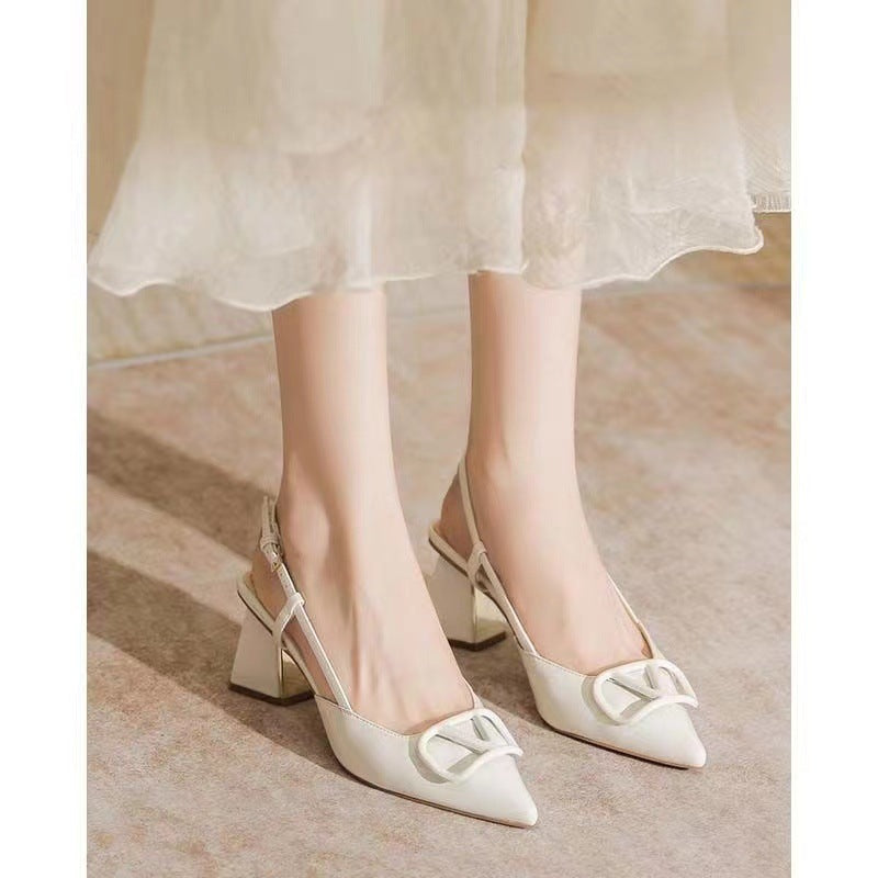 Damen Slingback Pumps mit dekorativen Metallakzenten und komfortablem Blockabsatz EB