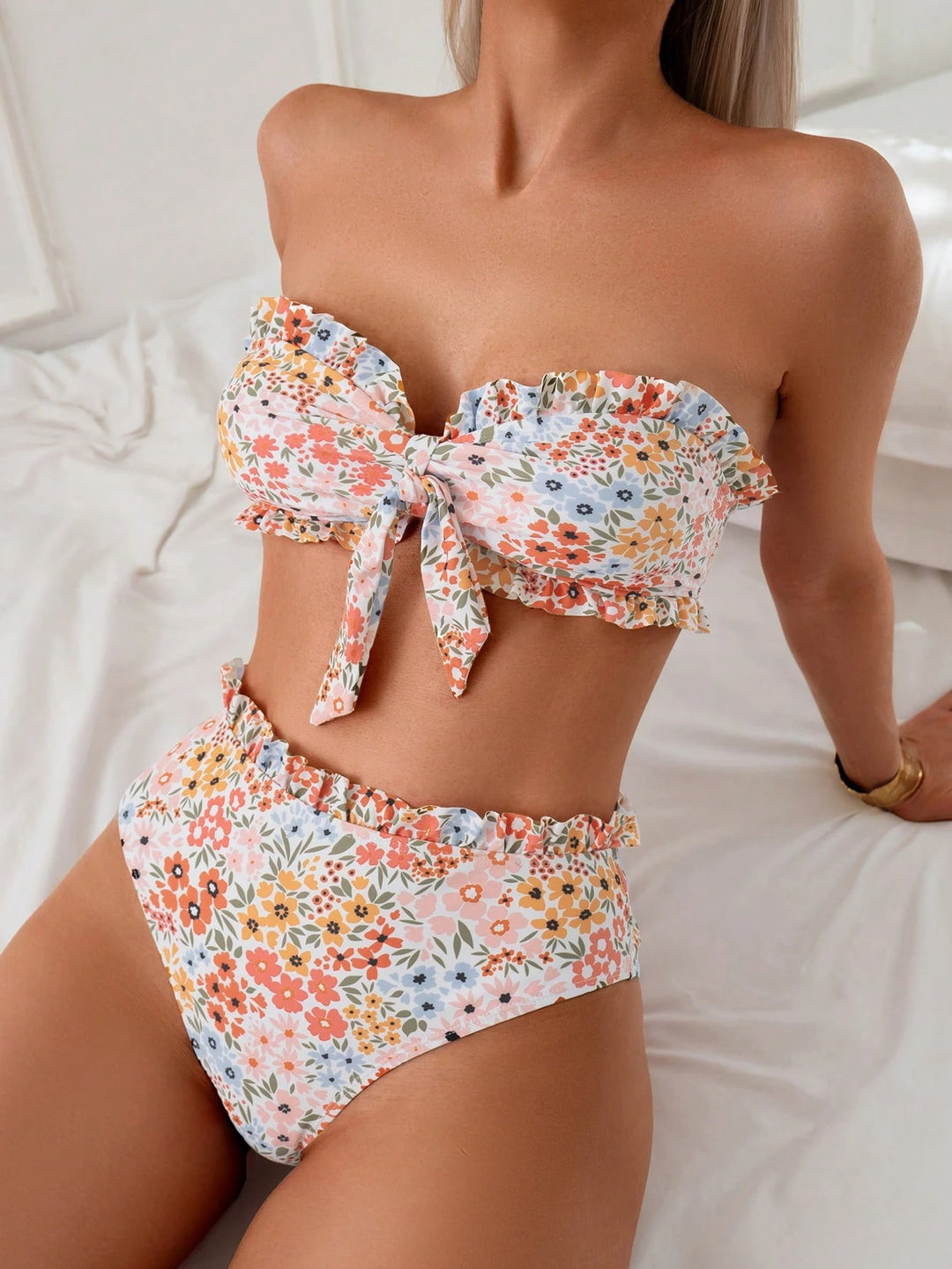 Damen Bandeau-Bikini mit verspieltem Rüschendesign EB