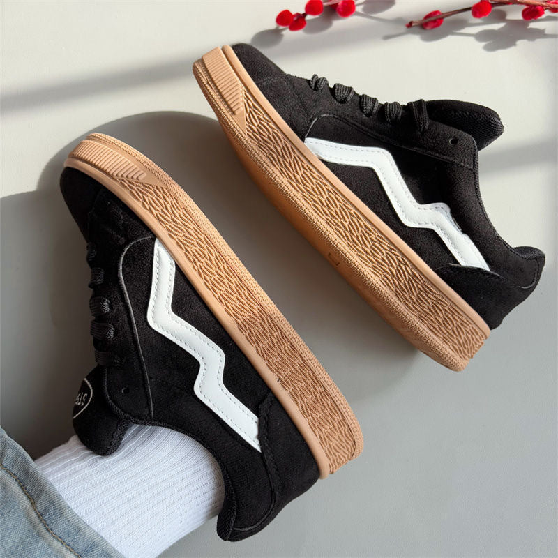 Damen Sportliche Sneaker mit hochwertigem Wildleder und rutschfester Sohle EB