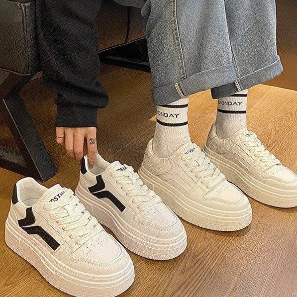 Damen Plateau-Sneaker mit stylischem Kontrastdetails und komfortabler Dämpfung EB