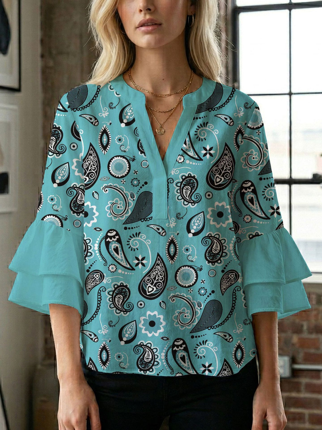 Damen Bluse mit voluminösen Flügelärmel und intensivem Blattmuster EB