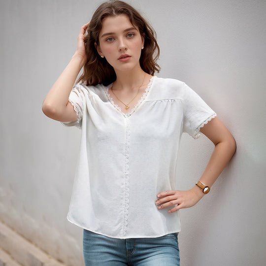 Damen Bluse mit zarten Spitzenakzenten und Knopfdetails EB