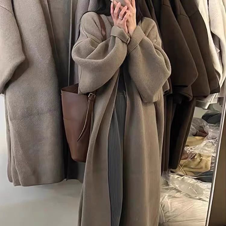 Damen Langer Wollmantel im minimalistischen Stil mit weitem Schnitt und eleganten Details EB
