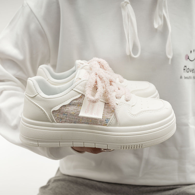 Damen Sneakers mit innovativem, weichem Innenfutter und speziellen Schnürdetails EB