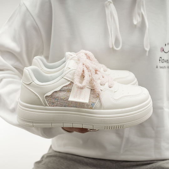Damen Sneakers mit innovativem, weichem Innenfutter und speziellen Schnürdetails EB