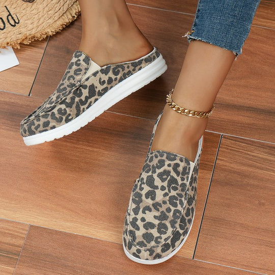 Damen  Slip-On Canvas‑Mules mit Kuhfleckenprint, gepolstertem Komfortfußbett und rutschfester Leichtsohle EB