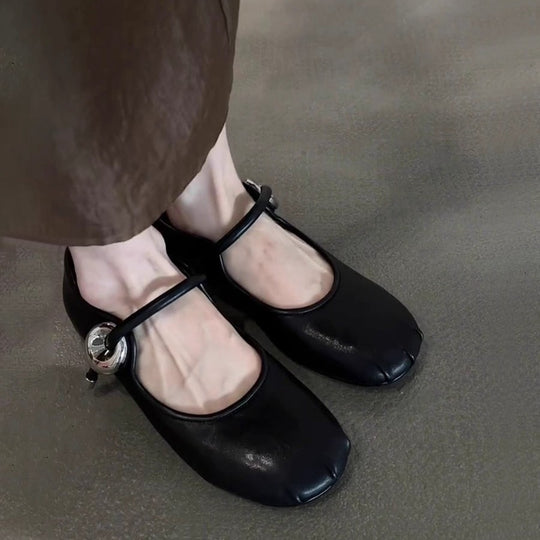 Damen elegante Ballerinas mit modischem Riemchen und dekorativem Schmuckdetail EB