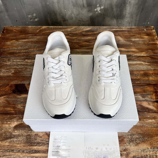 Damen Sportliche Sneaker mit gepolsterter Innensohle und rutschfester Laufsohle EB