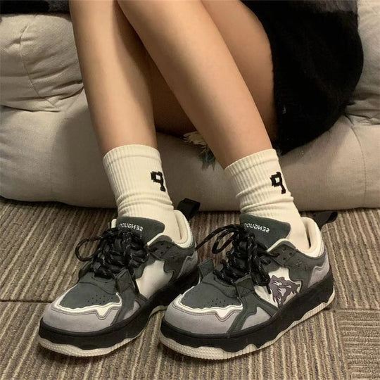 Damen Sportliche Sneakers mit robustem Sohlenprofil und gepolsterter Innensohle EB