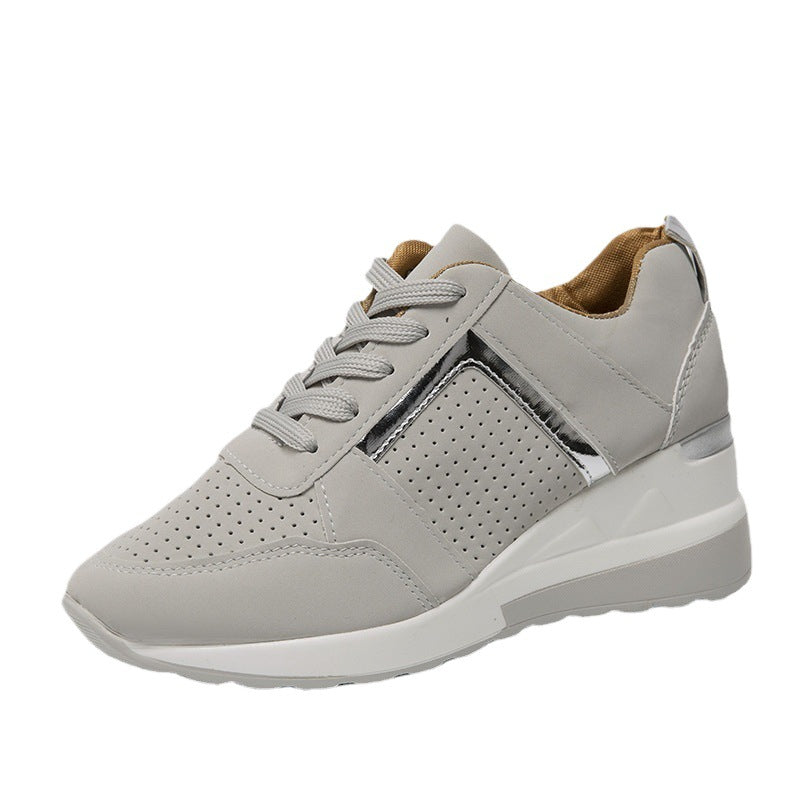 Damen Sportliche Sneakers mit perforierter Oberfläche und modischem Metallic-Detail EB