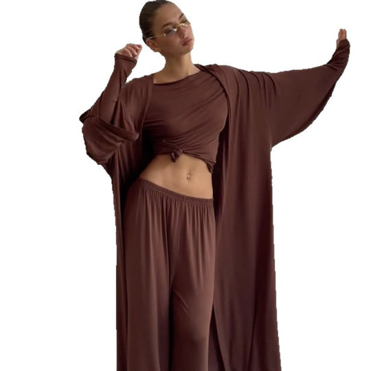 Damen Loungewear-Kombination mit weit geschnittenem Oberteil und weiten Hosen EB