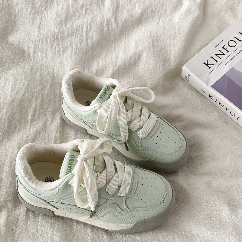 Damen Sportliche Sneakers mit voluminösem Design und innovativer Schnürung EB