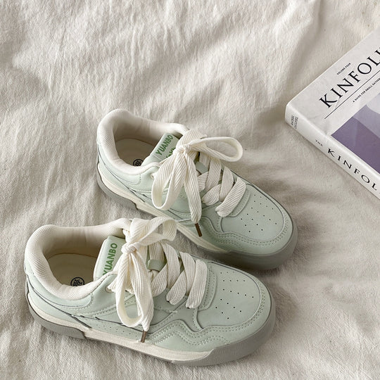 Damen Sportliche Sneakers mit voluminösem Design und innovativer Schnürung EB