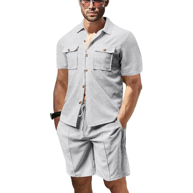 Herren nan modernes Kurzarm-Hemden-Set im Resortstil mit aufgesetzten Pattentaschen, offenem Reverskragen und Kordelzug-Bermuda aus Strukturjersey EB