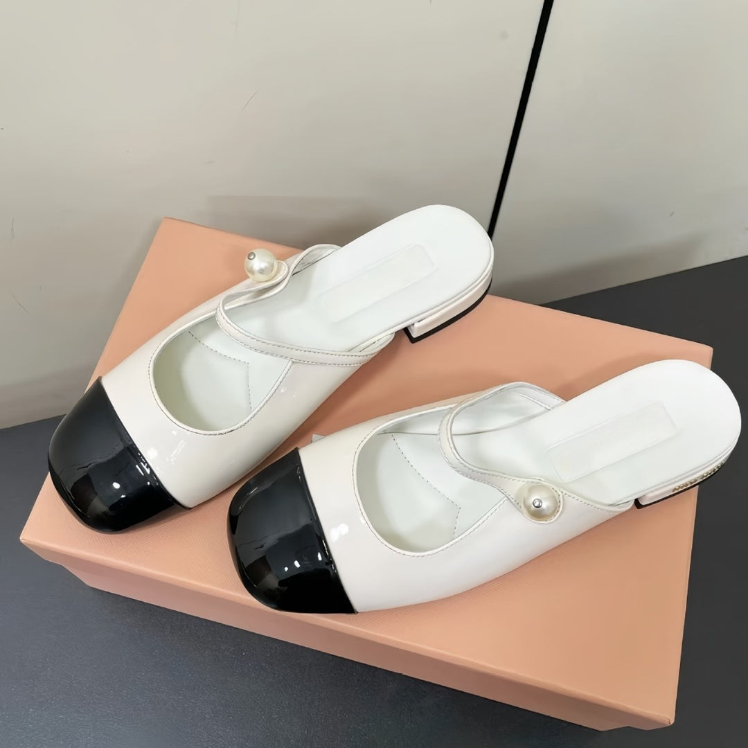 Damen Mules mit elegantem Riemendesign und glamourösem Perlenakzent EB