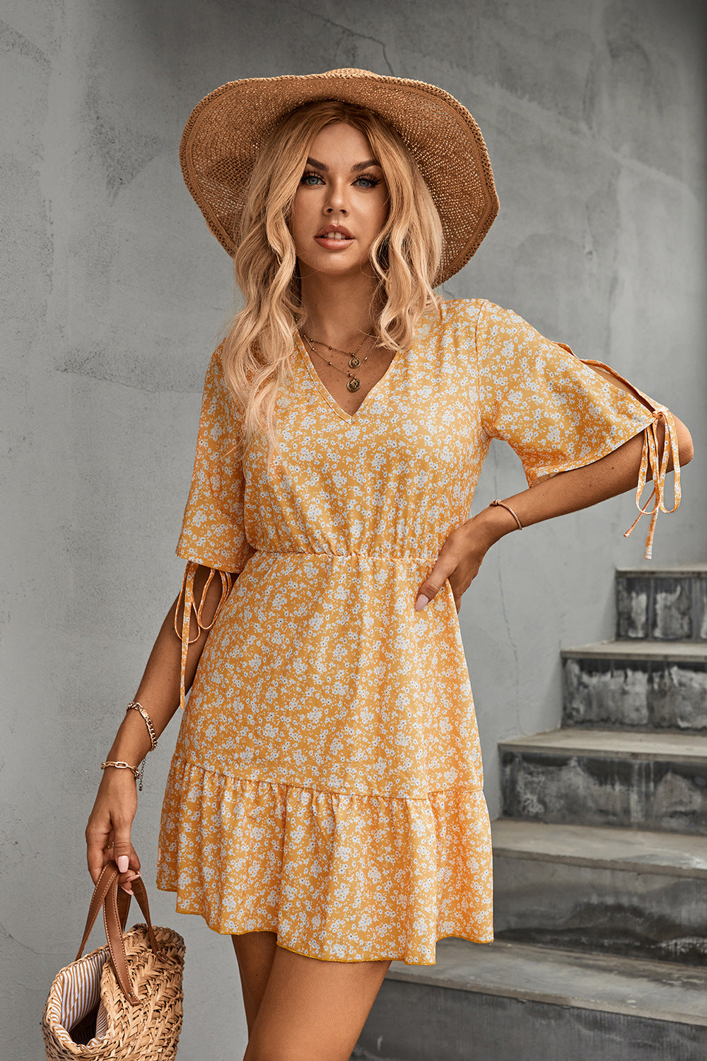 Damen Freizeitkleid mit floralem Design und modischen Knopfdetails EB