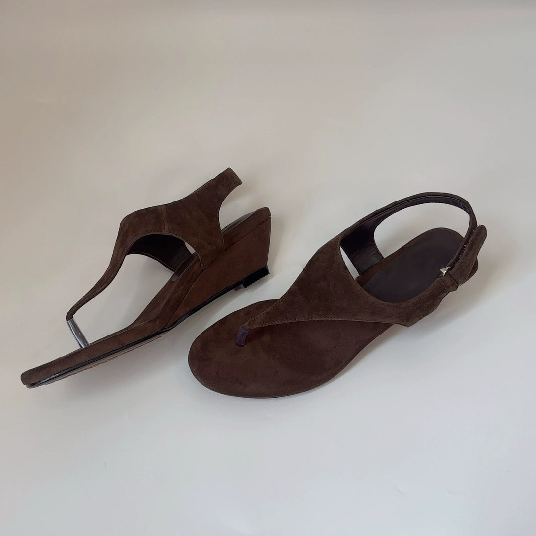 Damen Zehentrenner-Sandalen mit ergonomischem Fußbett und geschmackvollem Riemendesign EB