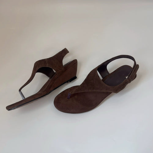 Damen Zehentrenner-Sandalen mit ergonomischem Fußbett und geschmackvollem Riemendesign EB